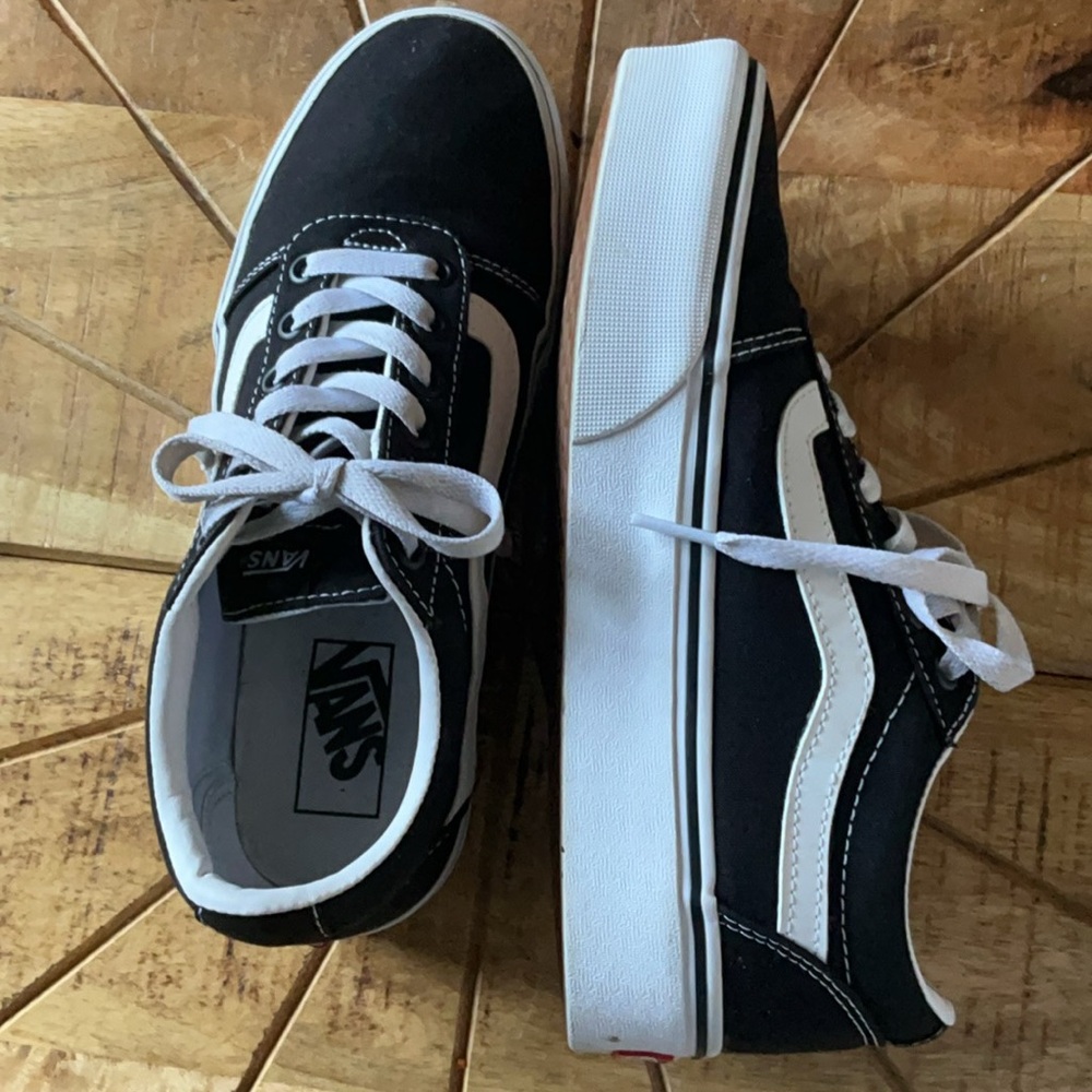 Vans Unisex Classic Black and White Sneakers